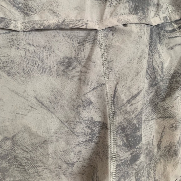 Lululemon Size 8 Speed Short - Picture 5 of 5